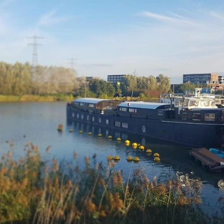 Wheelhouse Euphrate Houseboat Bed & Breakfast Diemerbrug Dış mekan fotoğraf