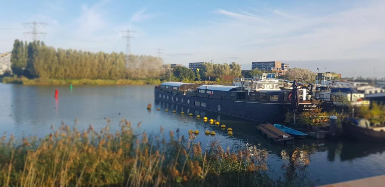 Wheelhouse Euphrate Houseboat Bed & Breakfast Diemerbrug Dış mekan fotoğraf