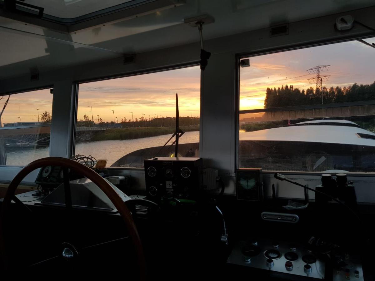 Wheelhouse Euphrate Houseboat Bed & Breakfast Diemerbrug Dış mekan fotoğraf